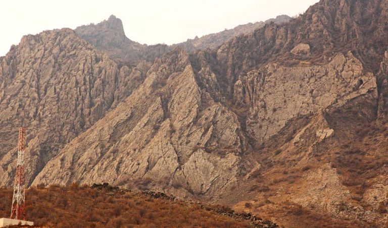 Fractured Cretaceous bedding surfaces and cliff sections on the flanks and crest of the Piramagrun anticline, Kurdistan.